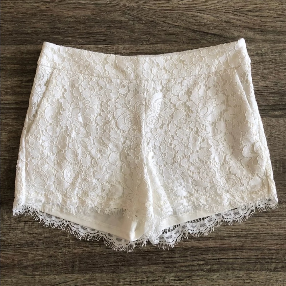 White lace express shorts